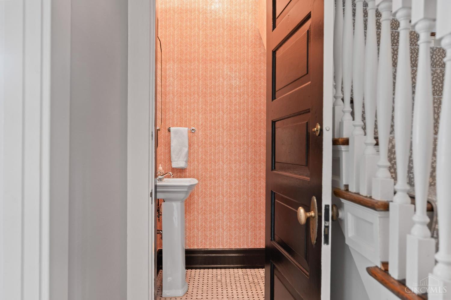 2517 Observatory Avenue