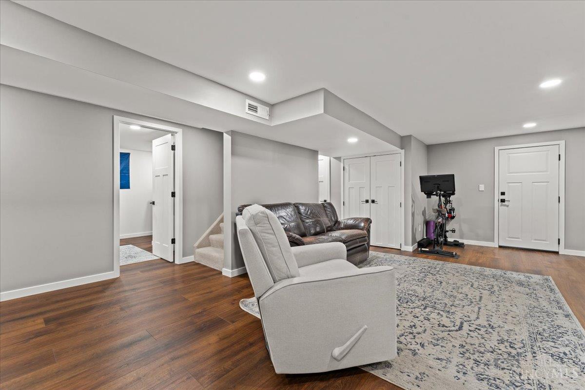 3905 Springoak Drive