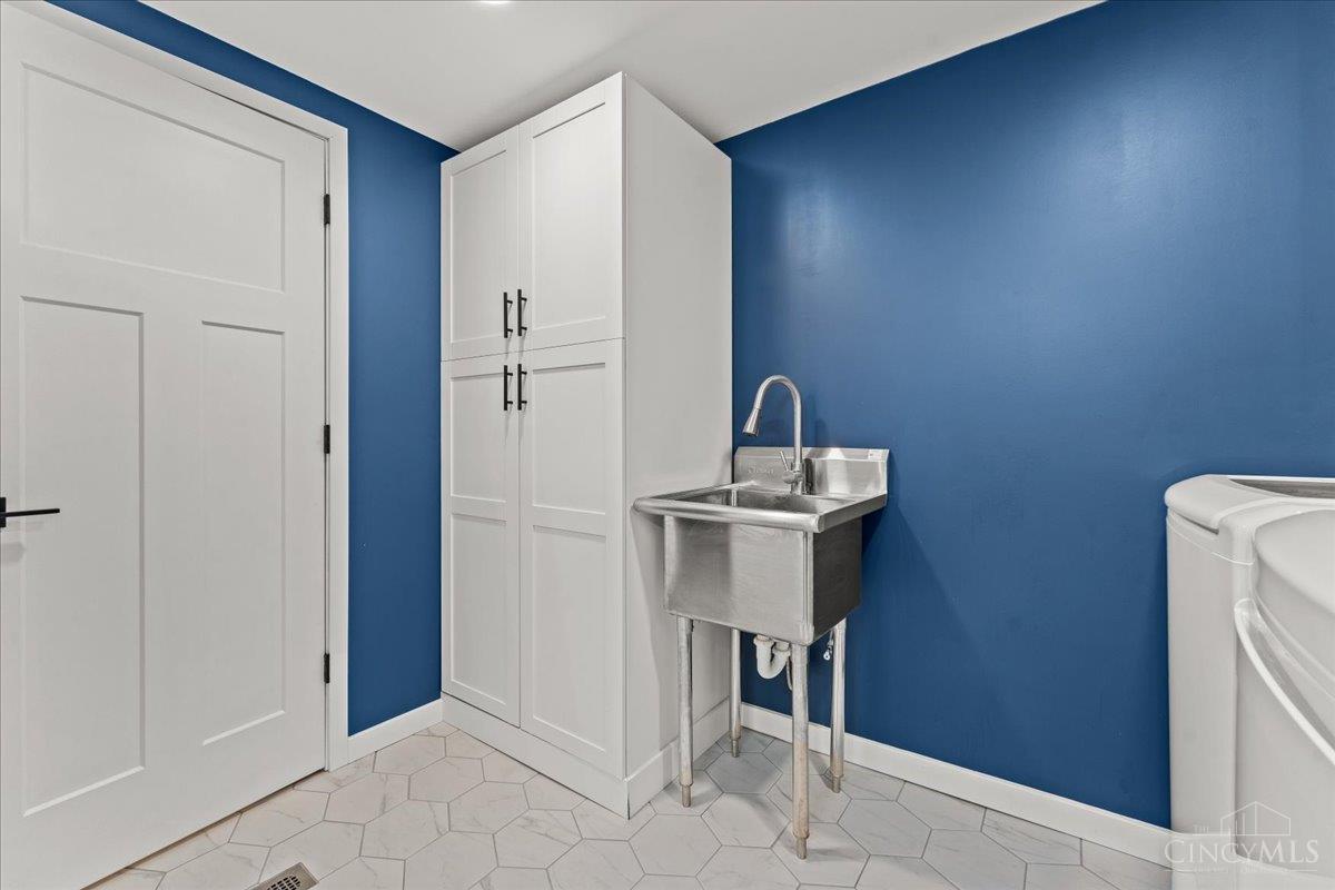 3905 Springoak Drive