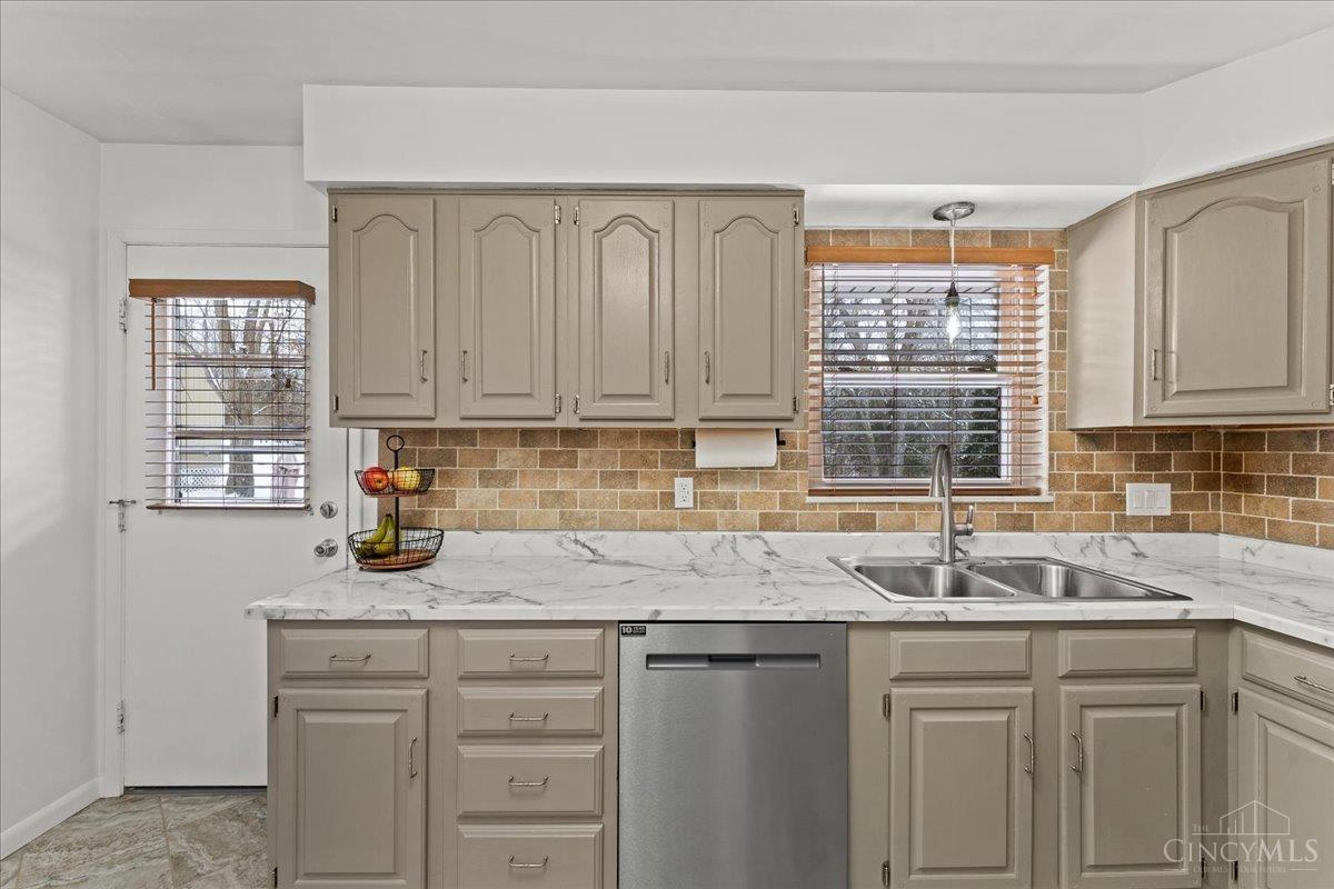 3905 Springoak Drive