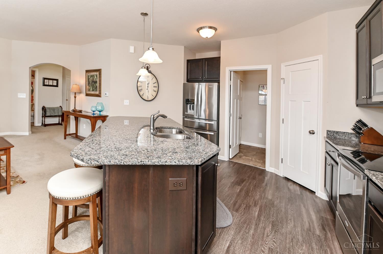 8041 Oakbridge Way 4-104