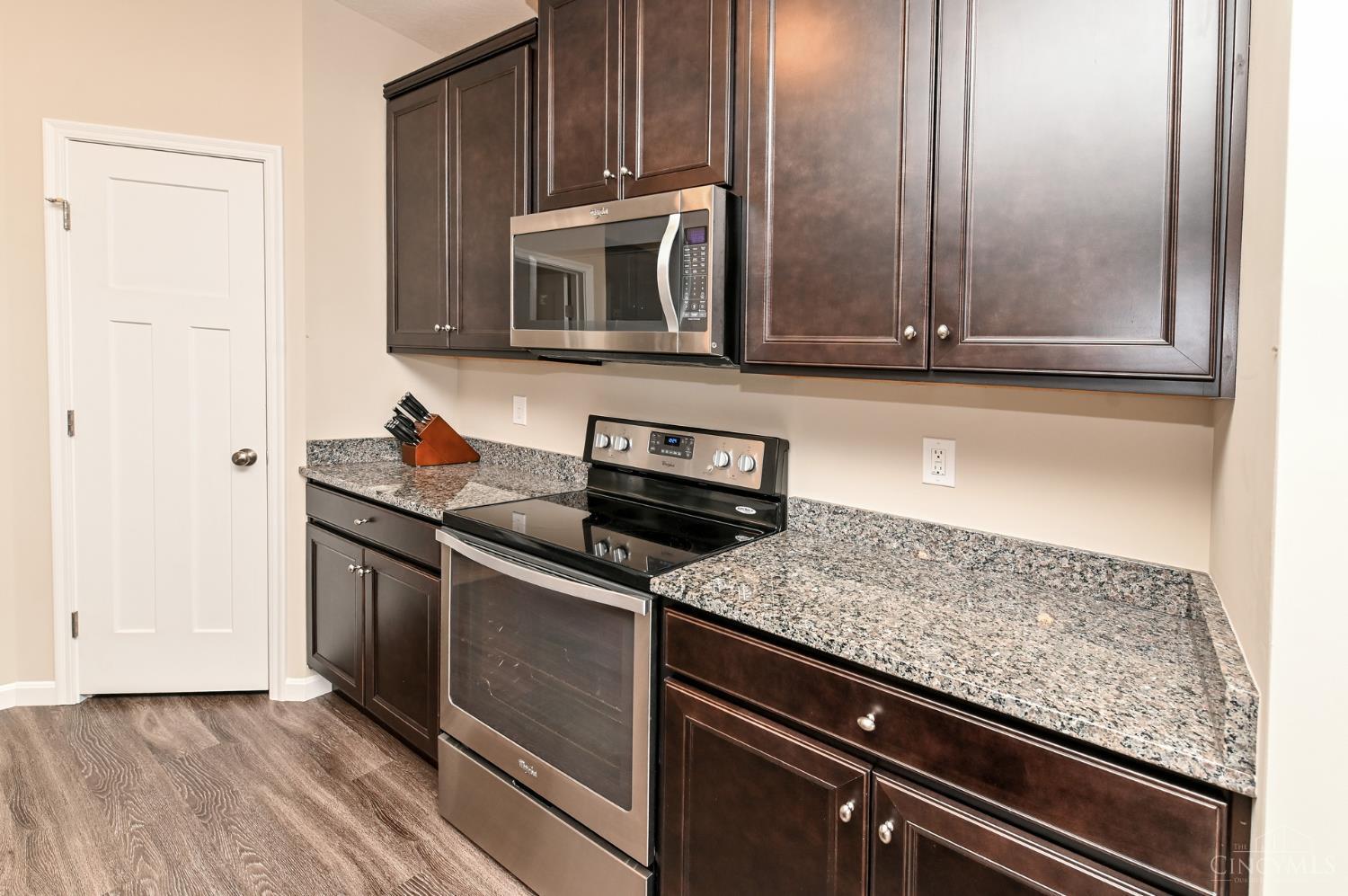 8041 Oakbridge Way 4-104