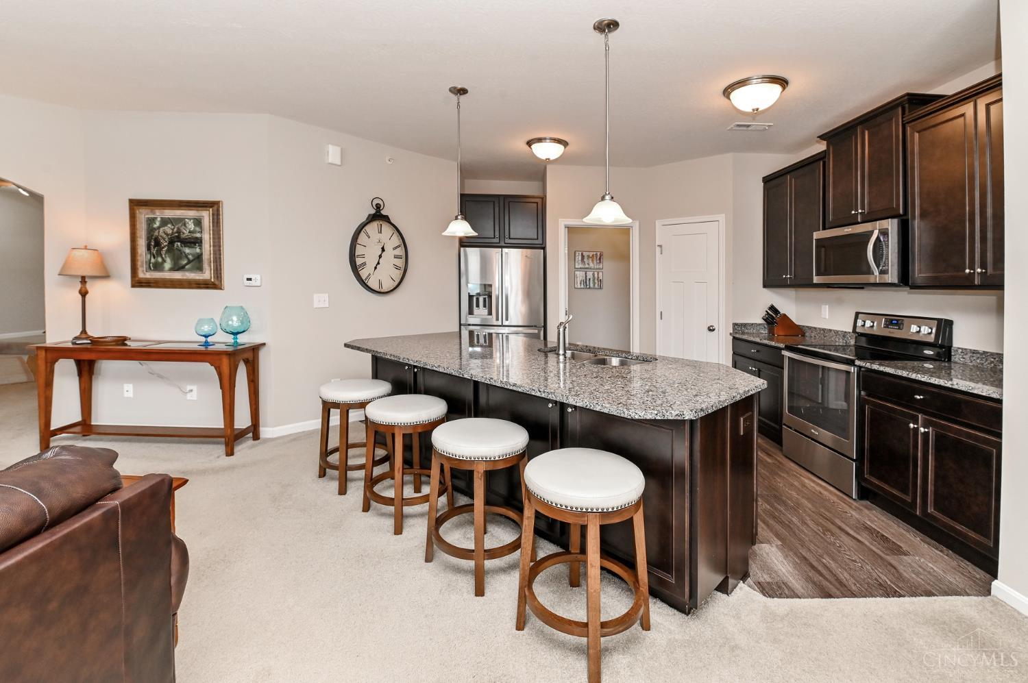 8041 Oakbridge Way 4-104