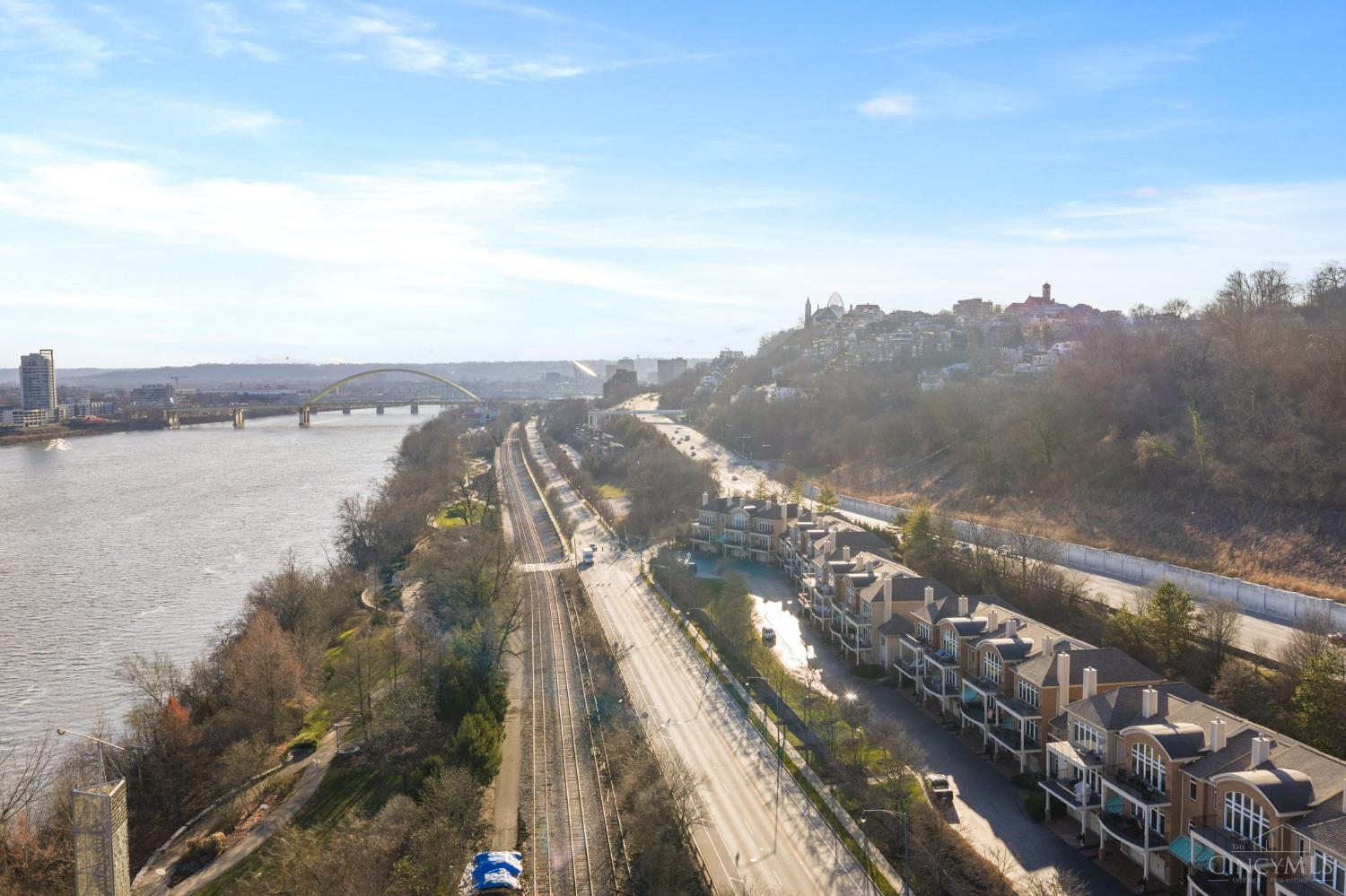 1464 Riverside Drive