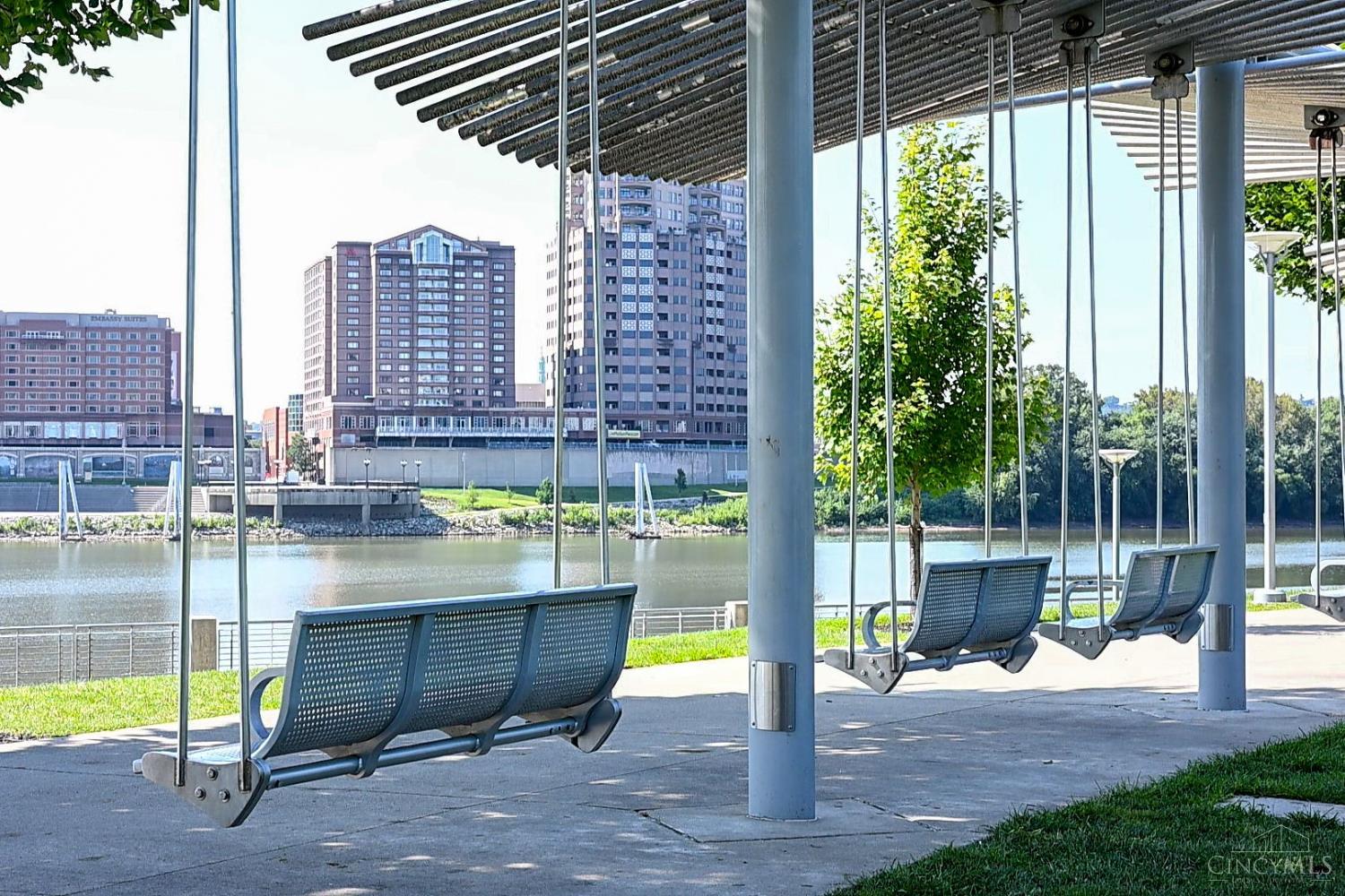 1464 Riverside Drive