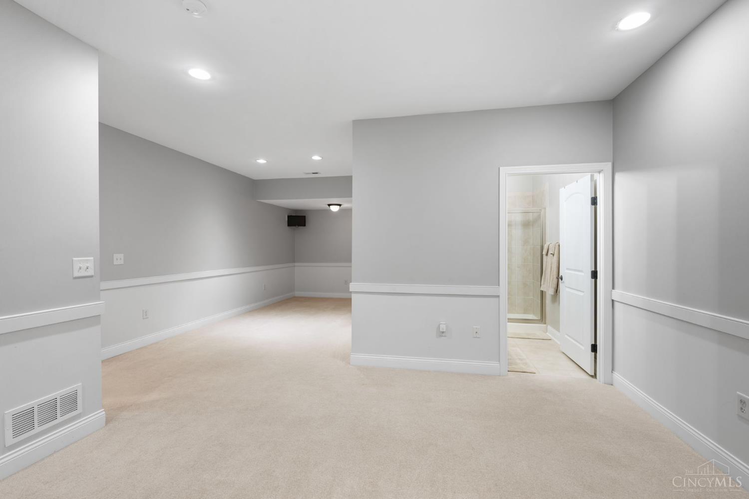 1464 Riverside Drive