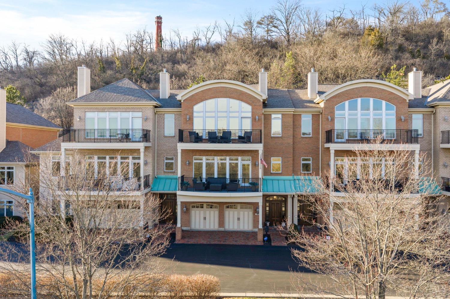 1464 Riverside Drive