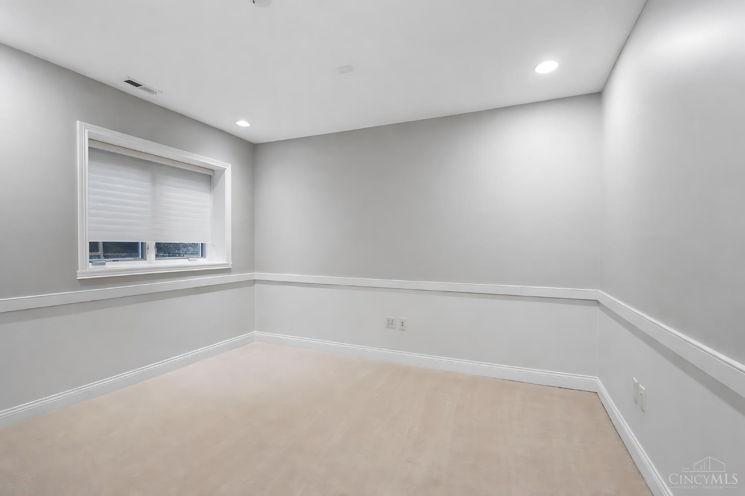 1464 Riverside Drive