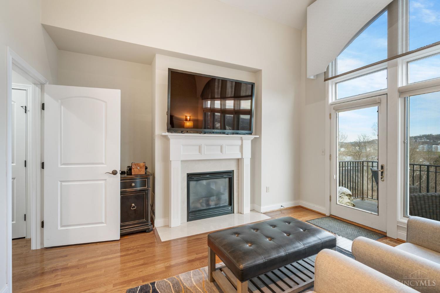 1464 Riverside Drive