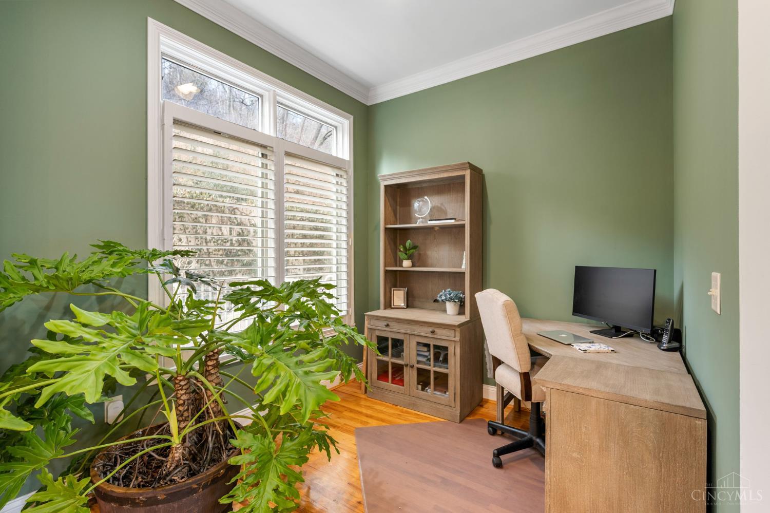 1464 Riverside Drive