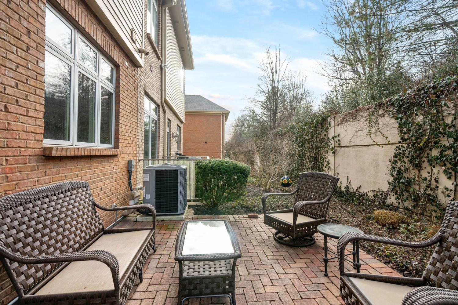1464 Riverside Drive