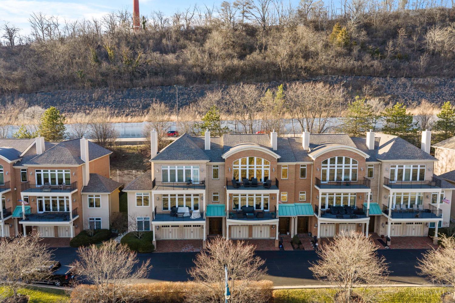 1464 Riverside Drive