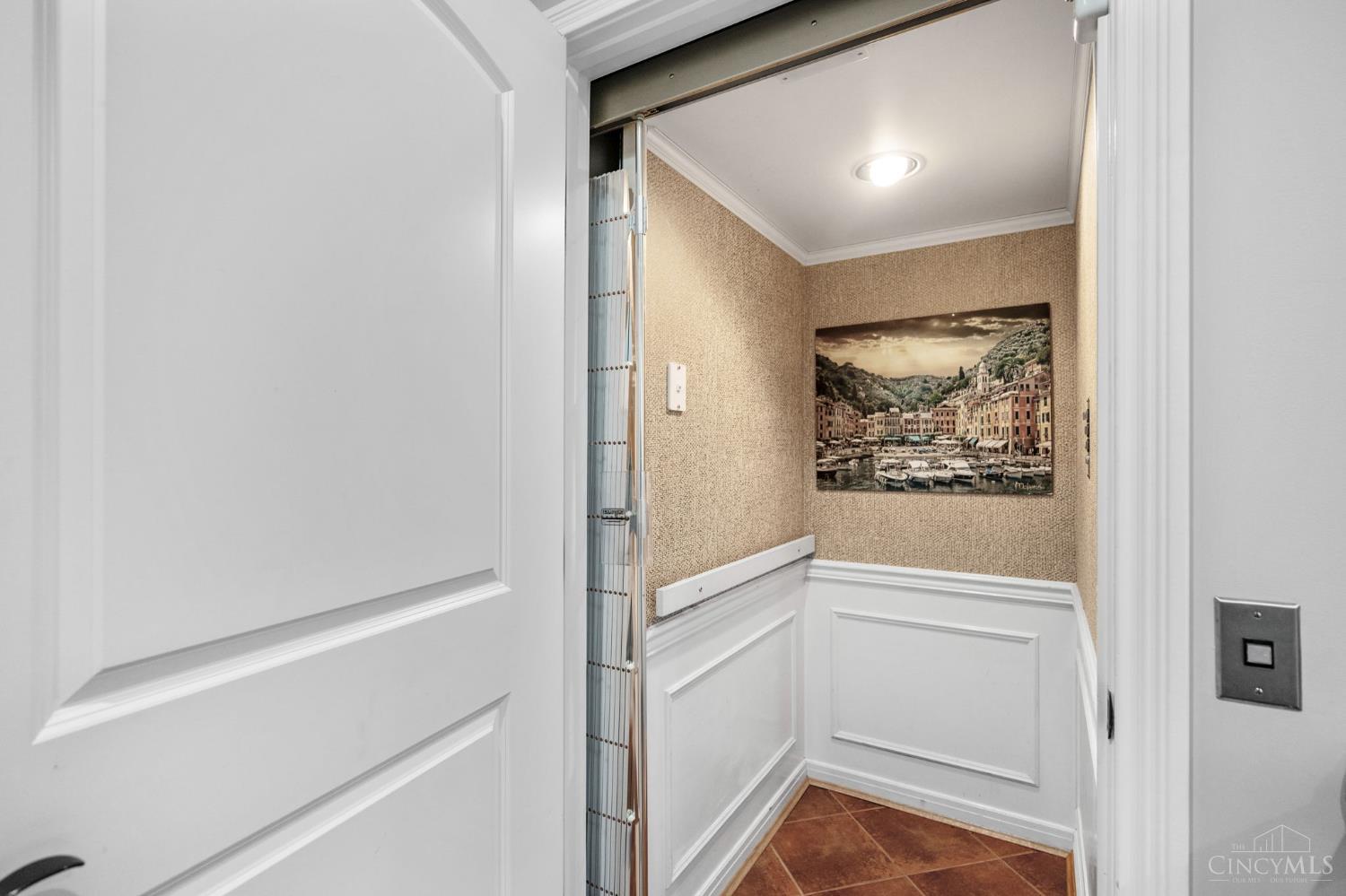 1464 Riverside Drive