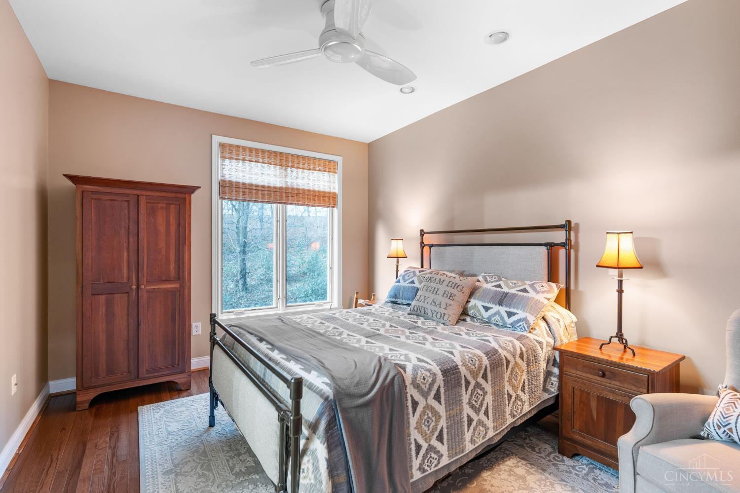 1464 Riverside Drive