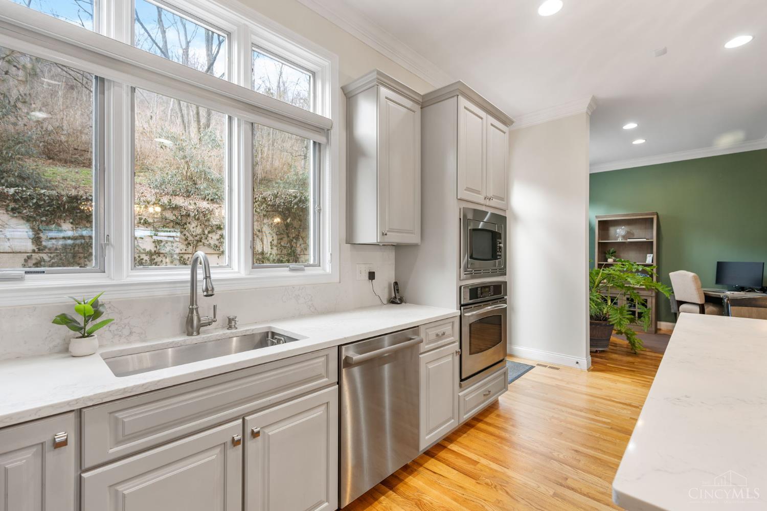 1464 Riverside Drive