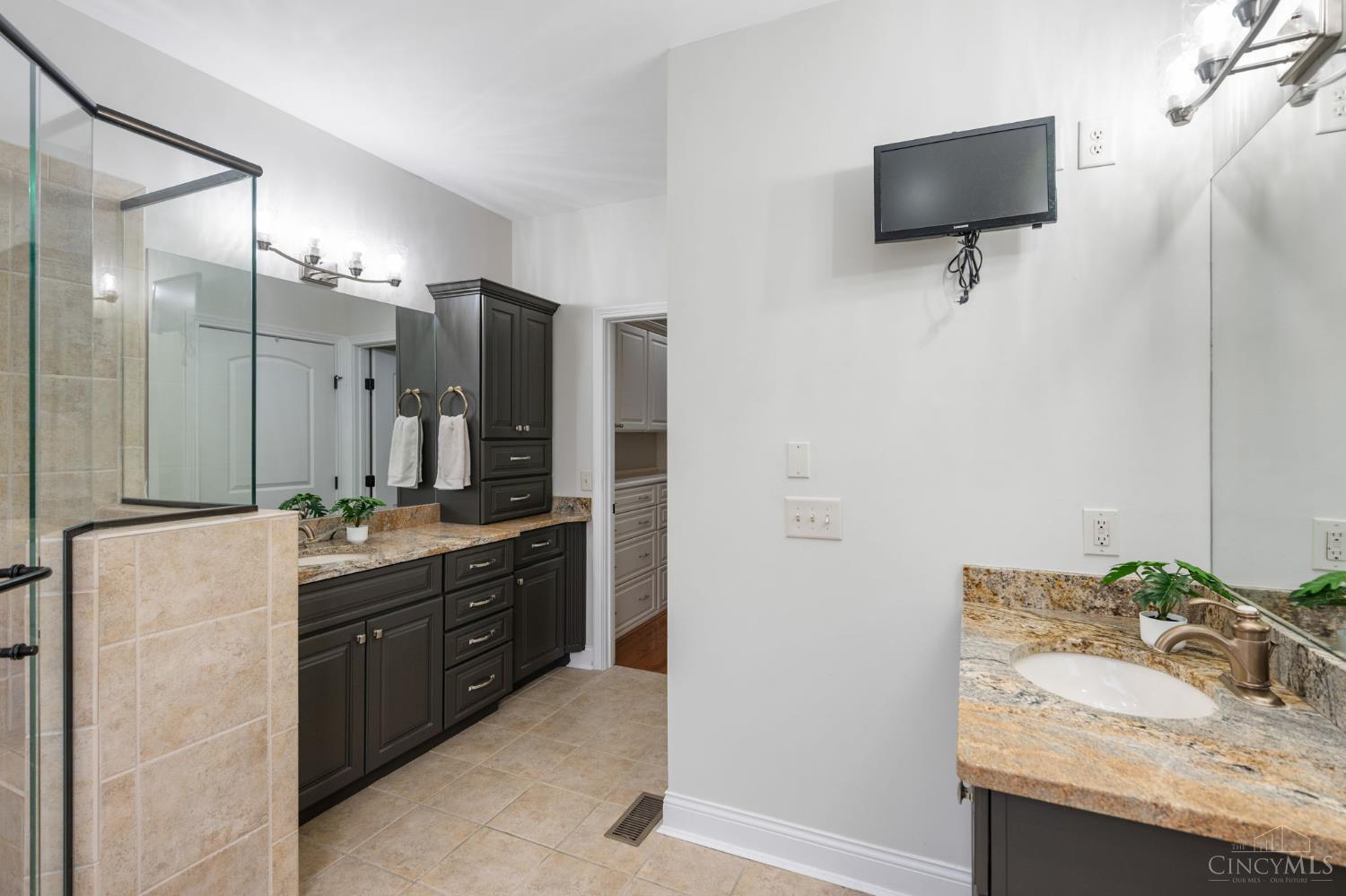 1464 Riverside Drive