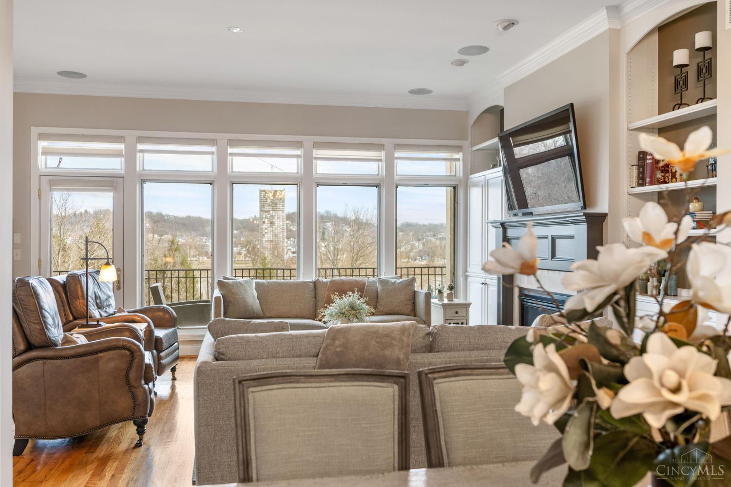 1464 Riverside Drive