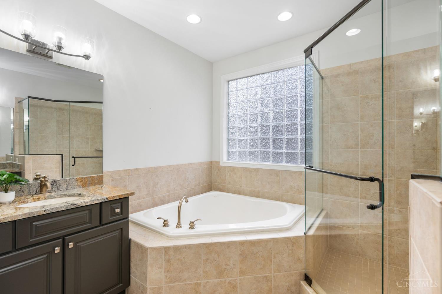 1464 Riverside Drive