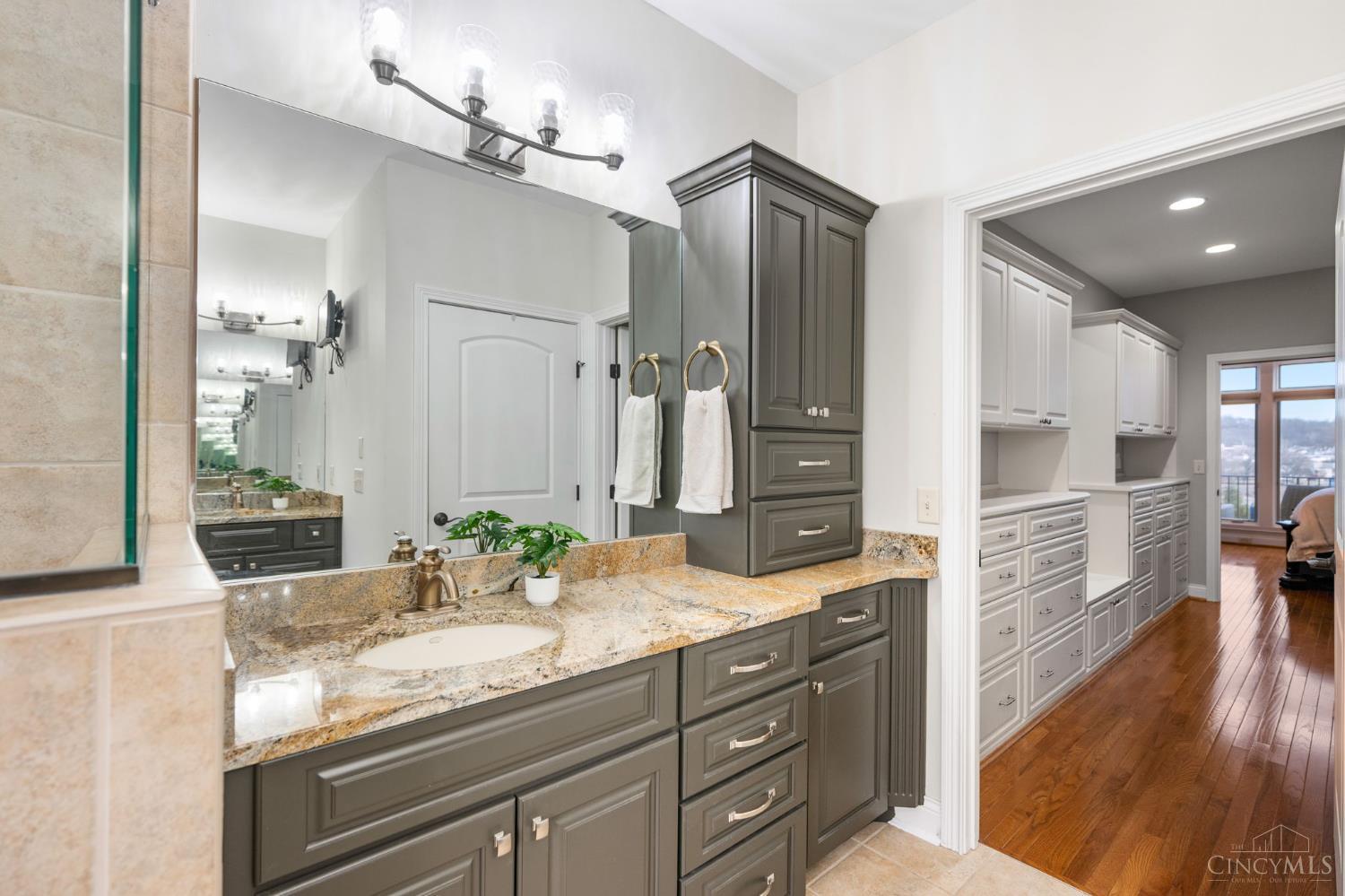 1464 Riverside Drive