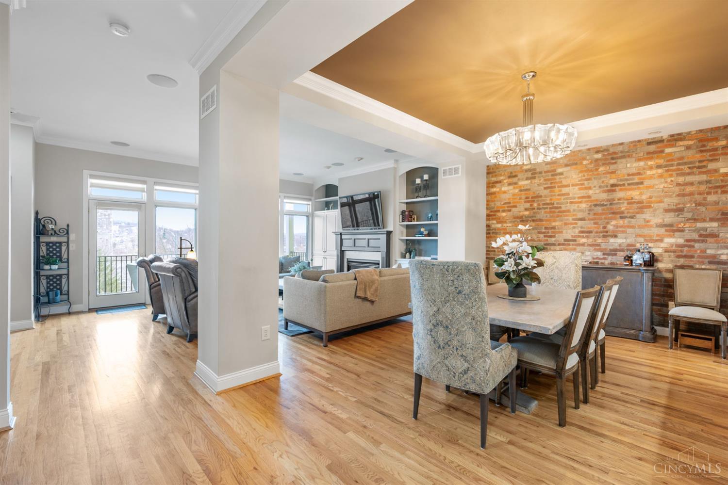 1464 Riverside Drive