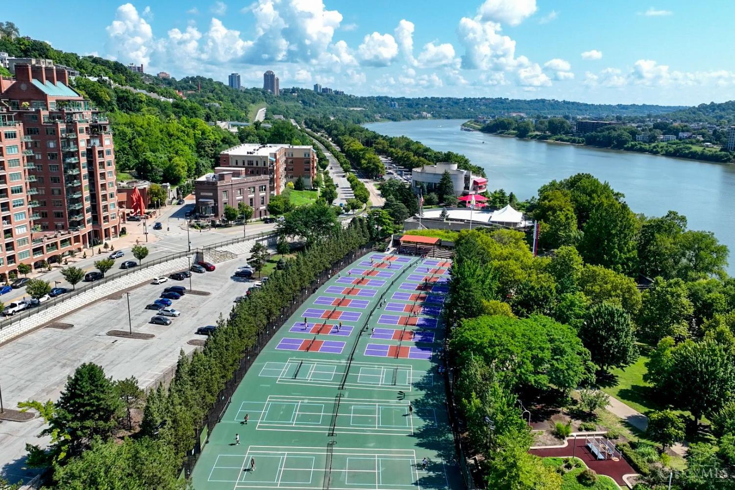 1464 Riverside Drive