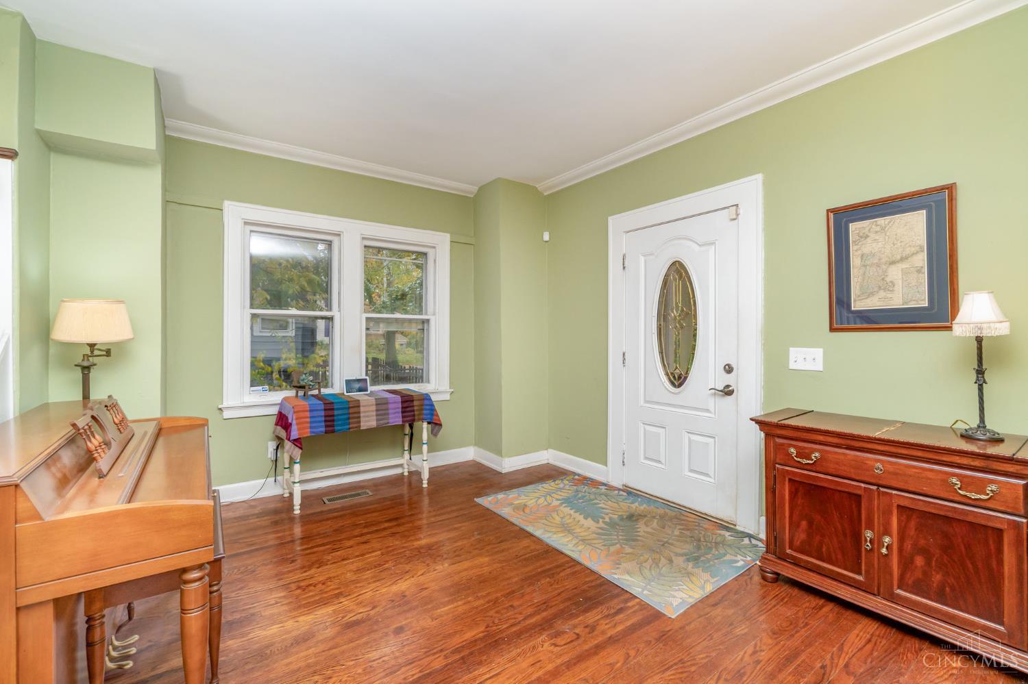 3954 Glencross Avenue