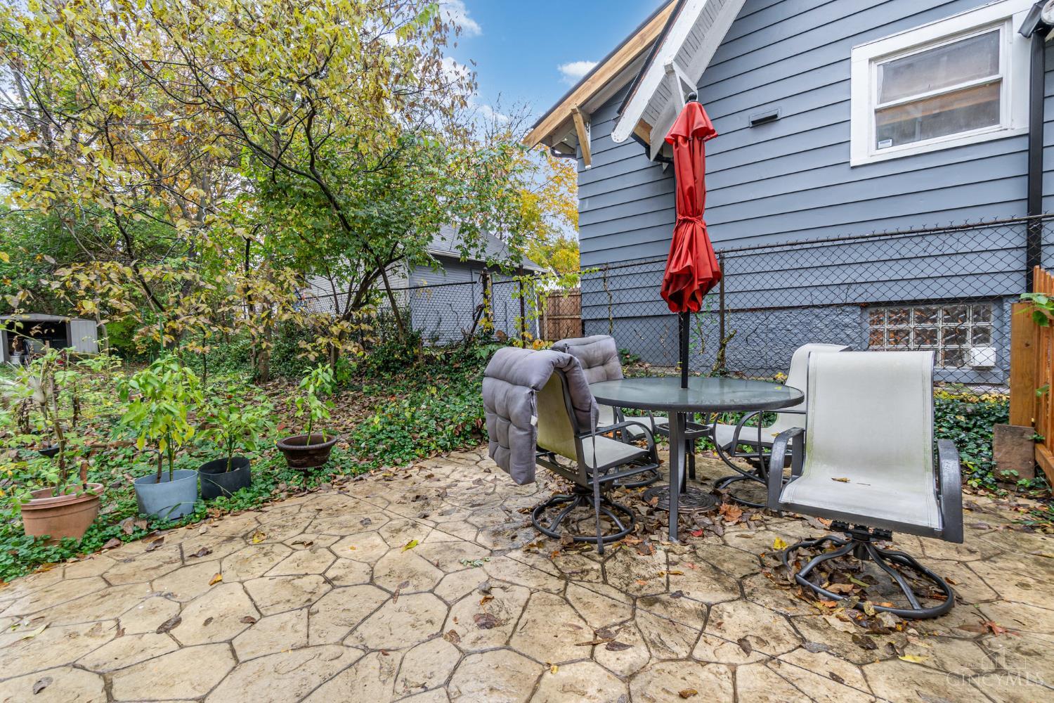 3954 Glencross Avenue