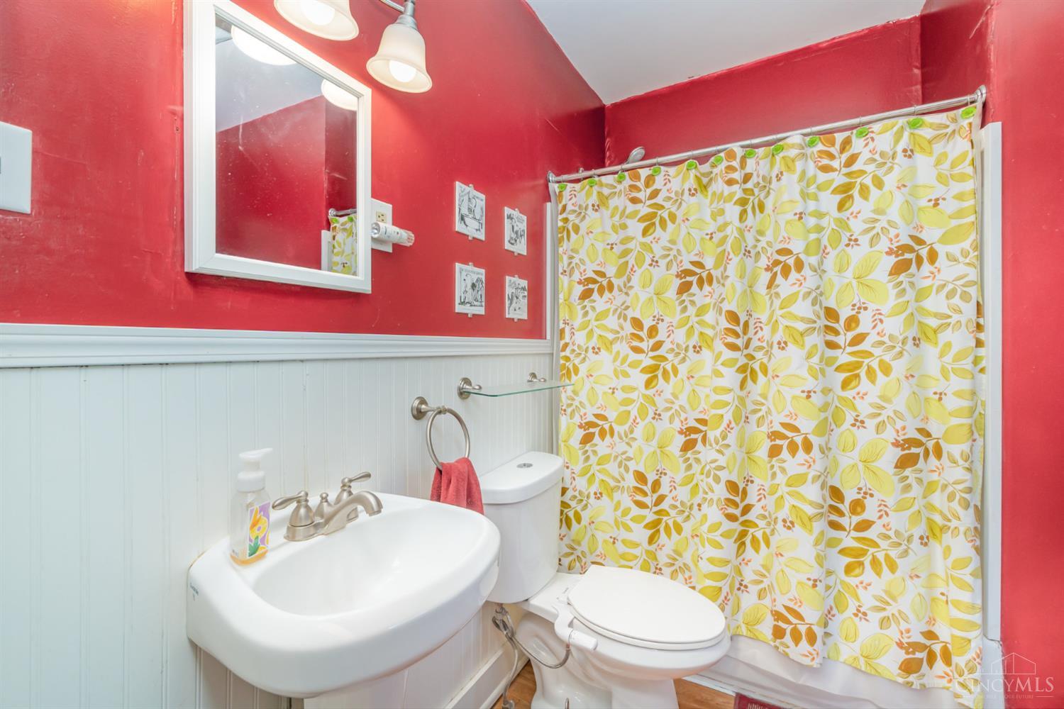 3954 Glencross Avenue