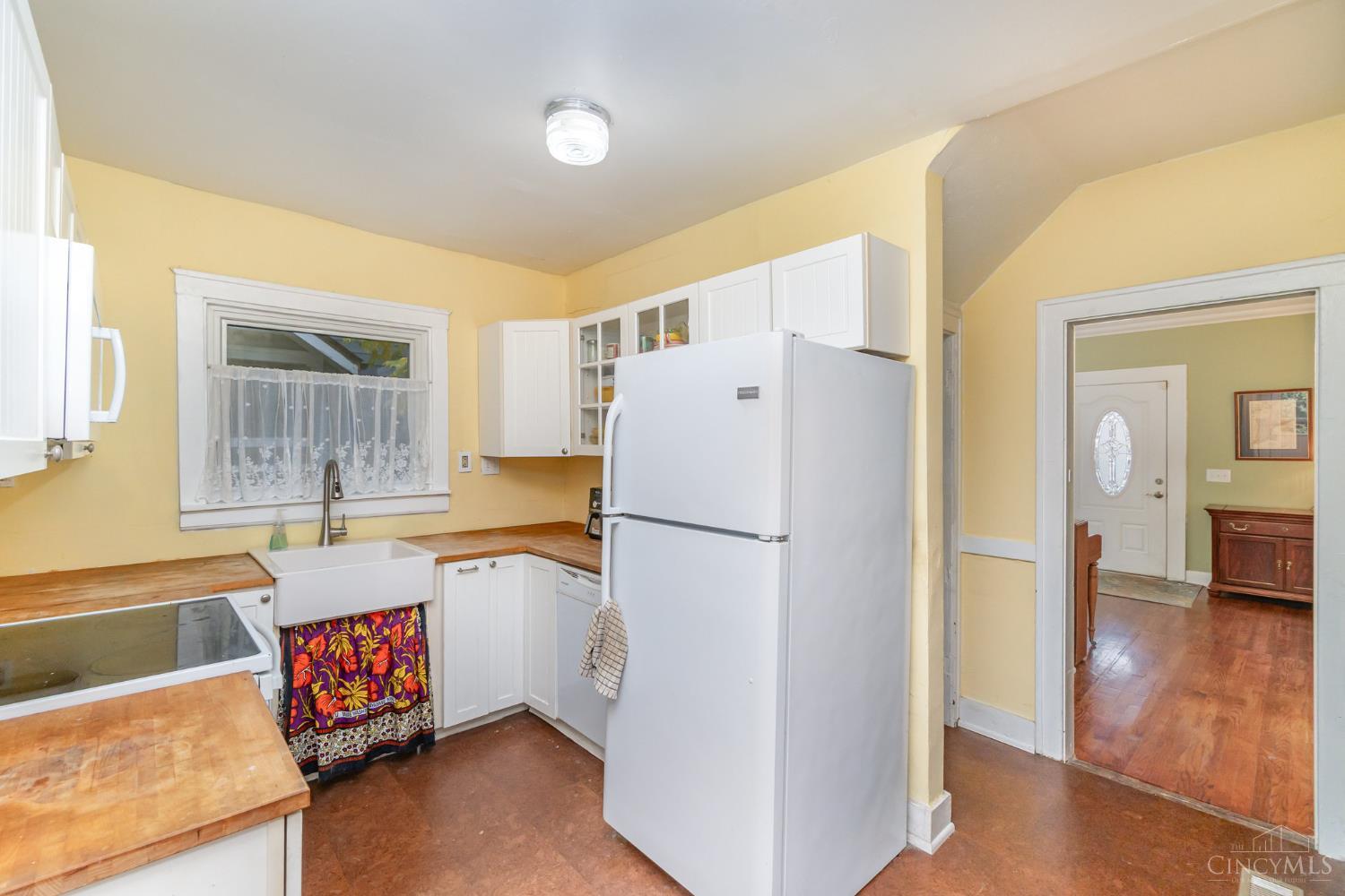 3954 Glencross Avenue