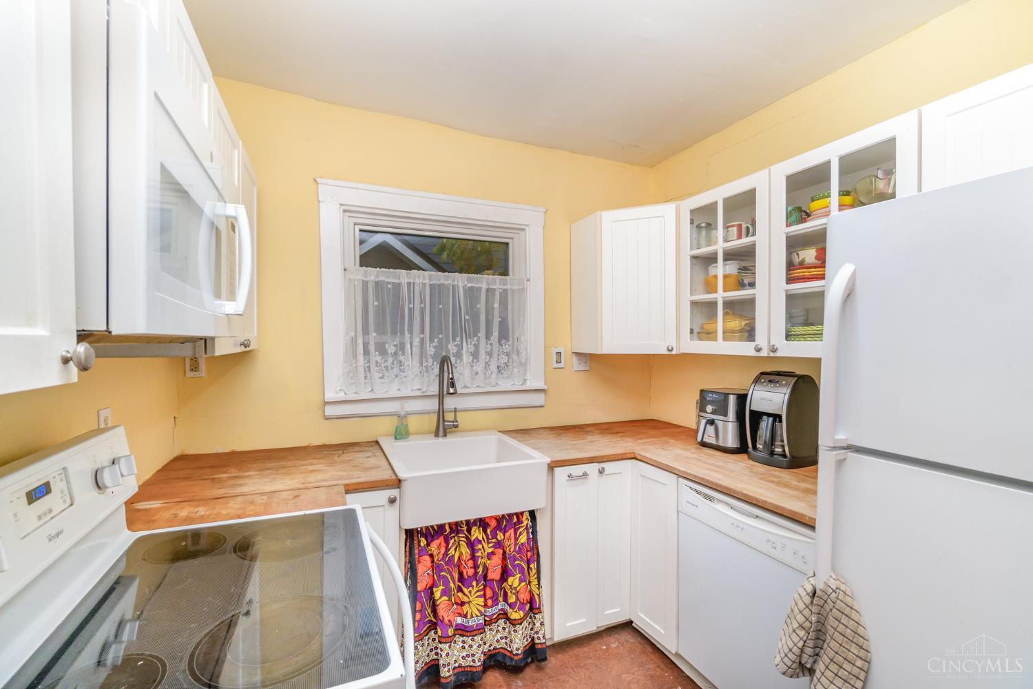 3954 Glencross Avenue