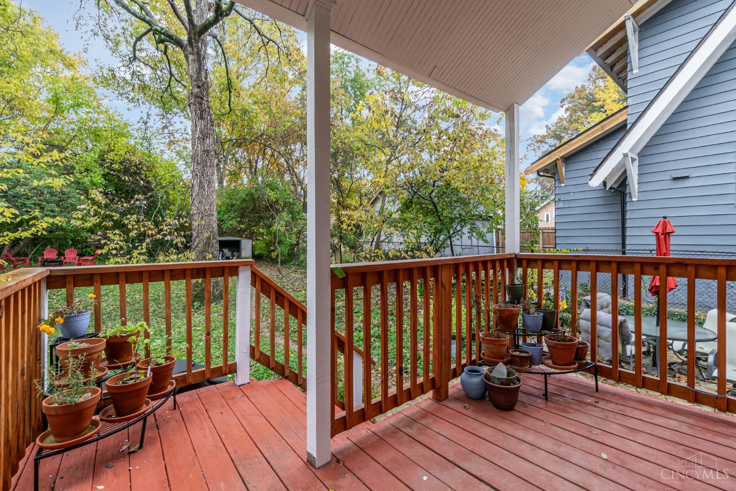 3954 Glencross Avenue