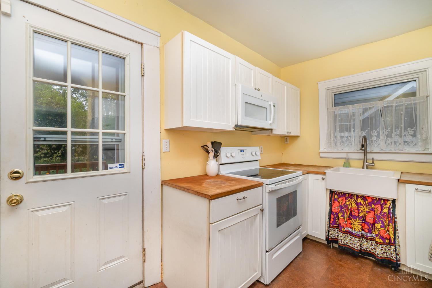 3954 Glencross Avenue