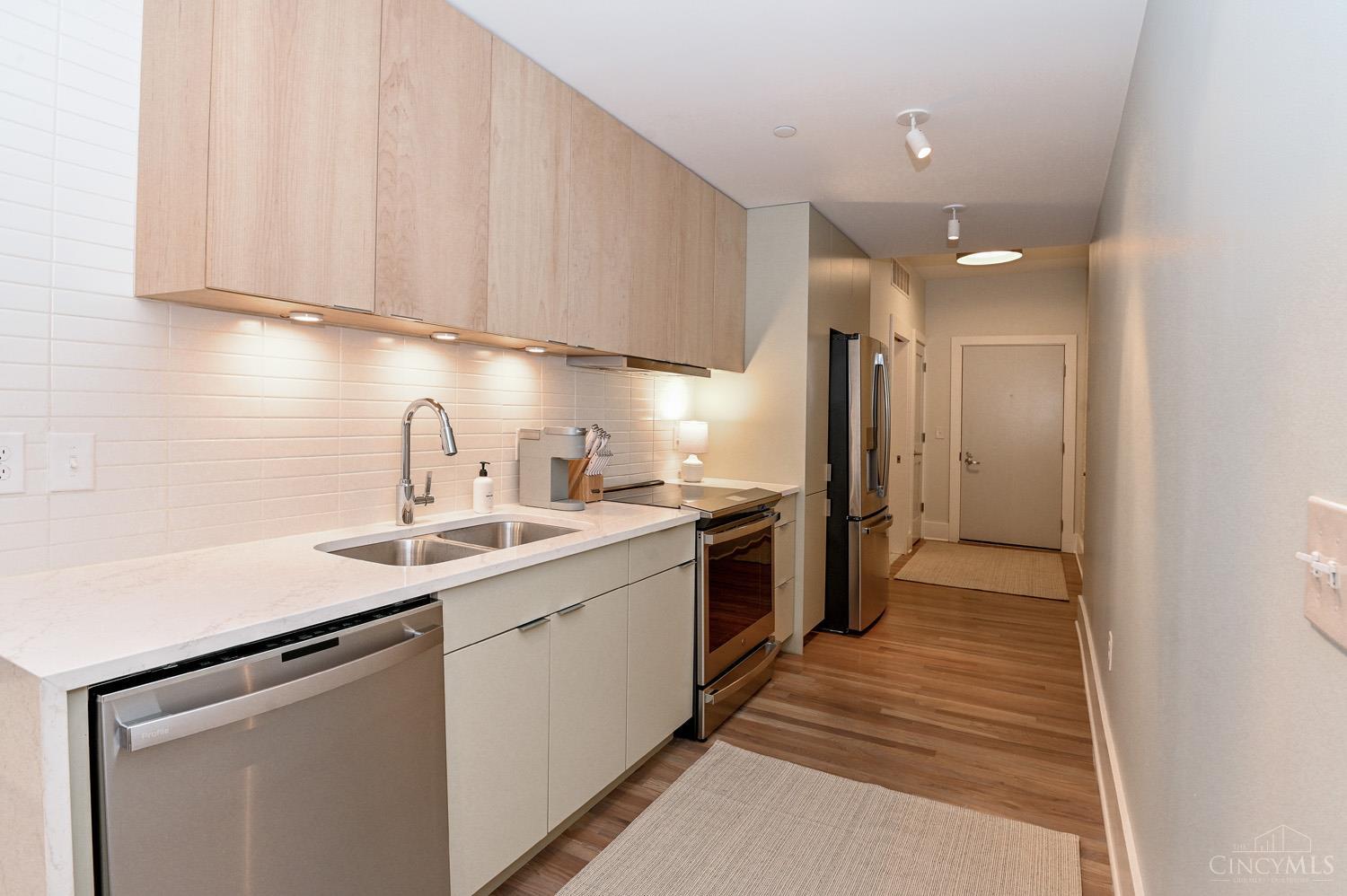 11 E Court Street 201