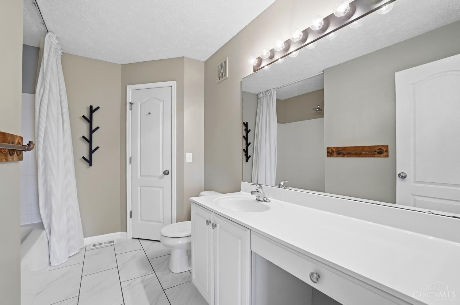 6238 Willow Crest Lane