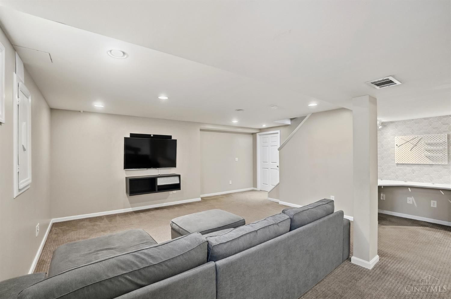 6238 Willow Crest Lane