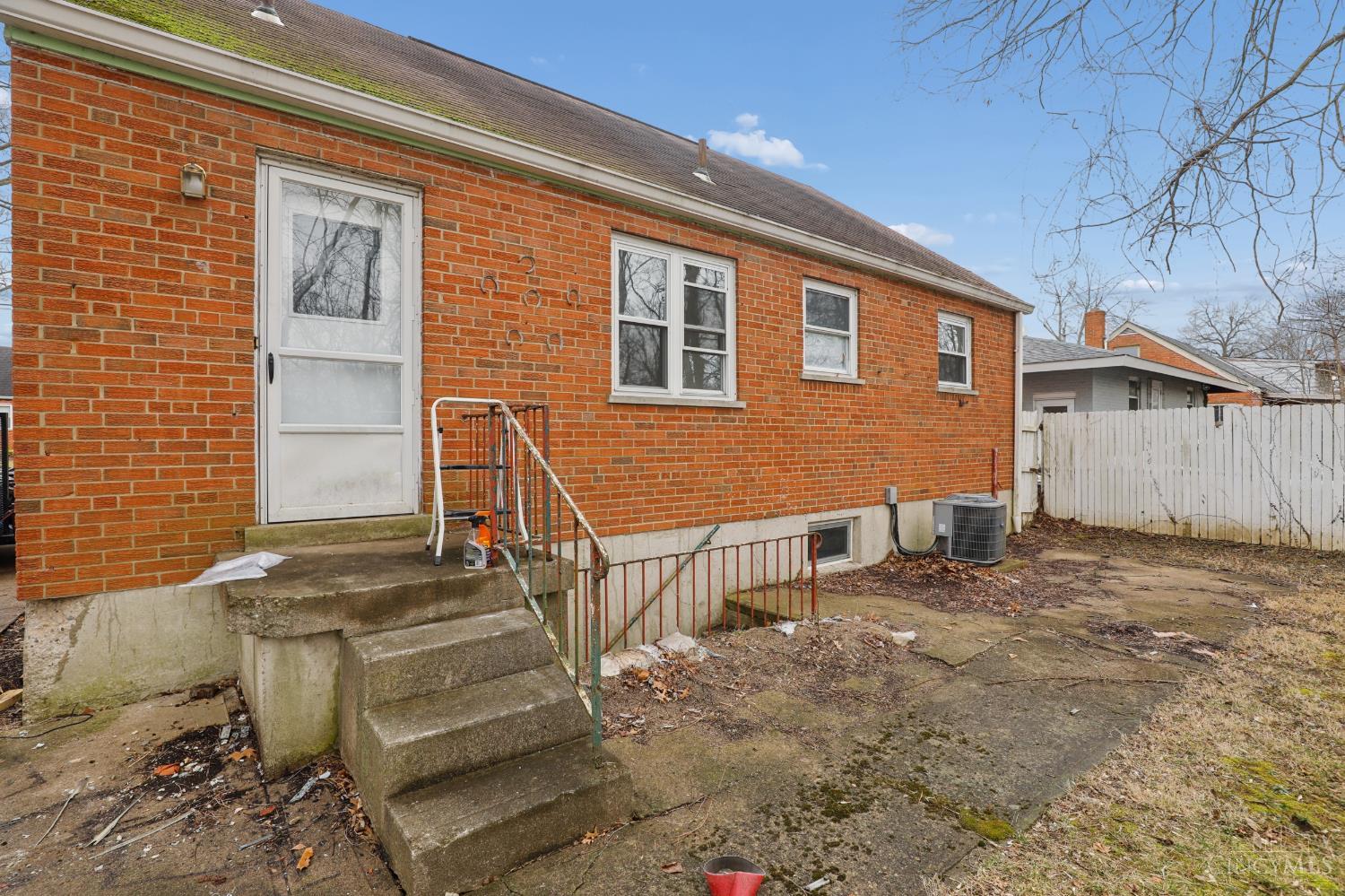 7122 Bluecrest Drive