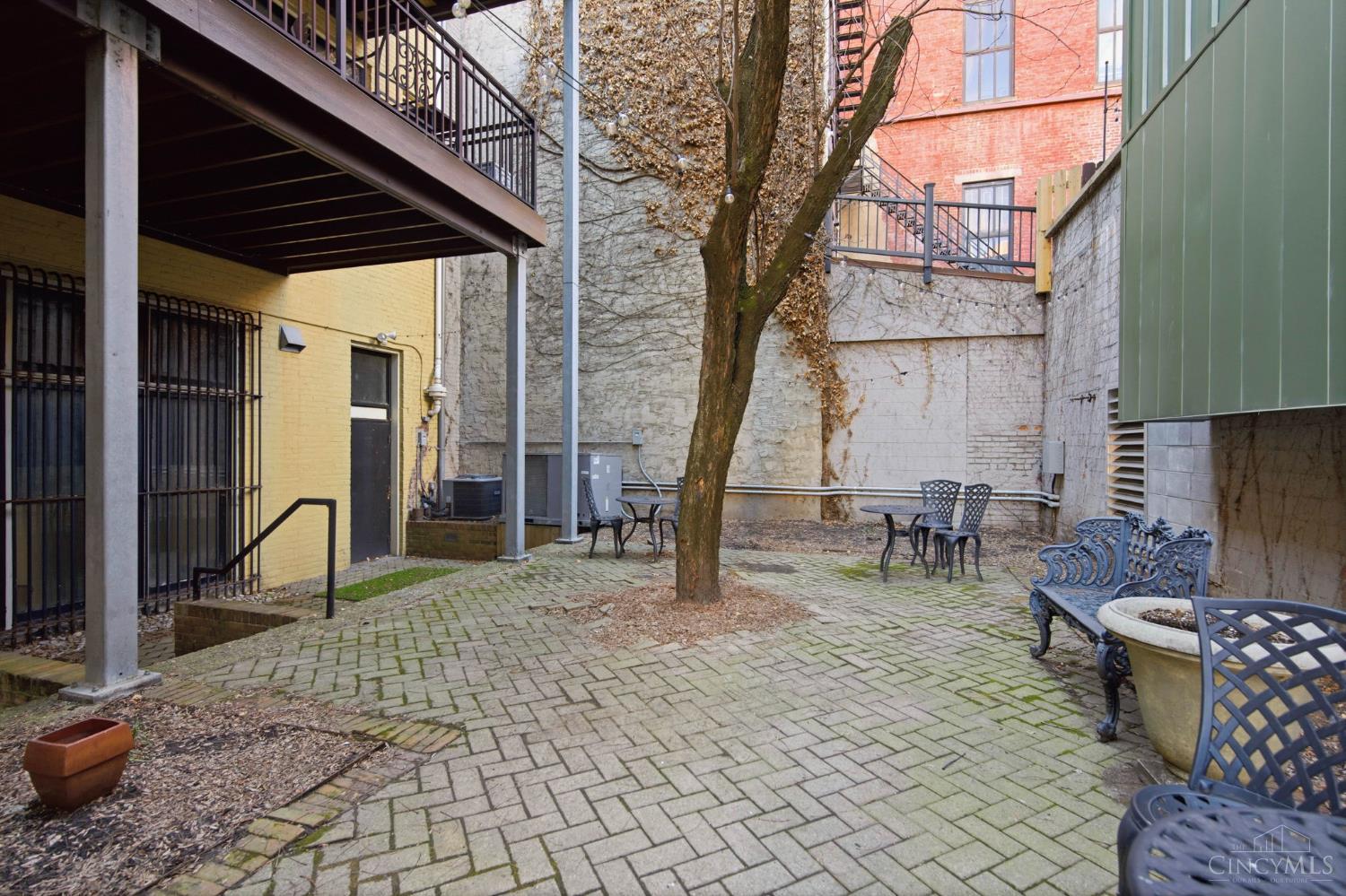 411 Plum Street 302