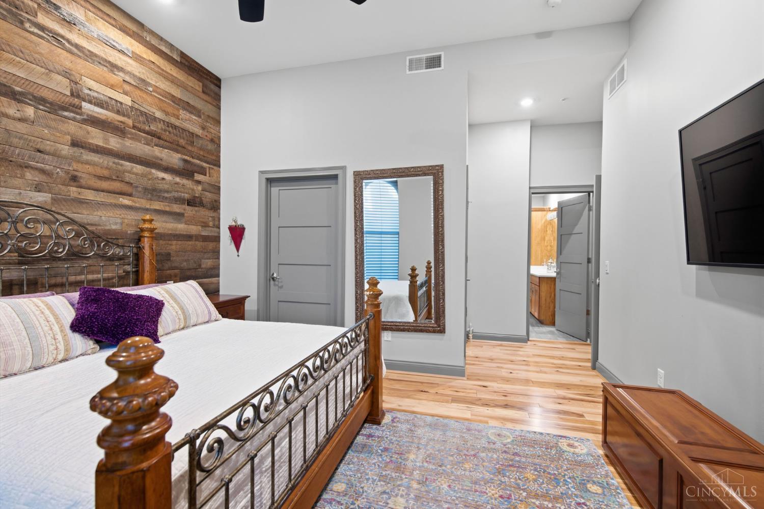 411 Plum Street 302
