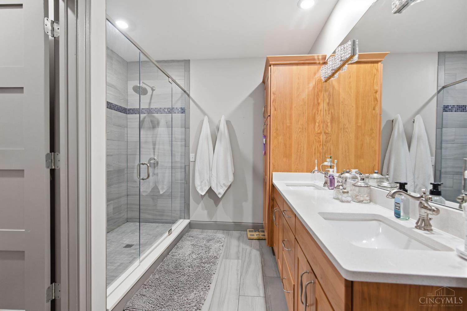 411 Plum Street 302
