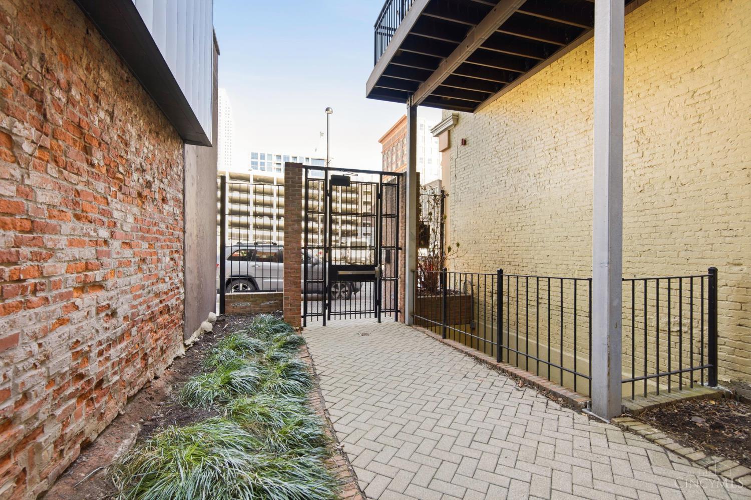 411 Plum Street 302
