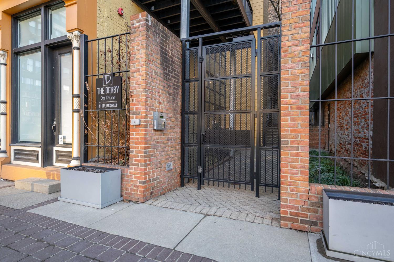 411 Plum Street 302