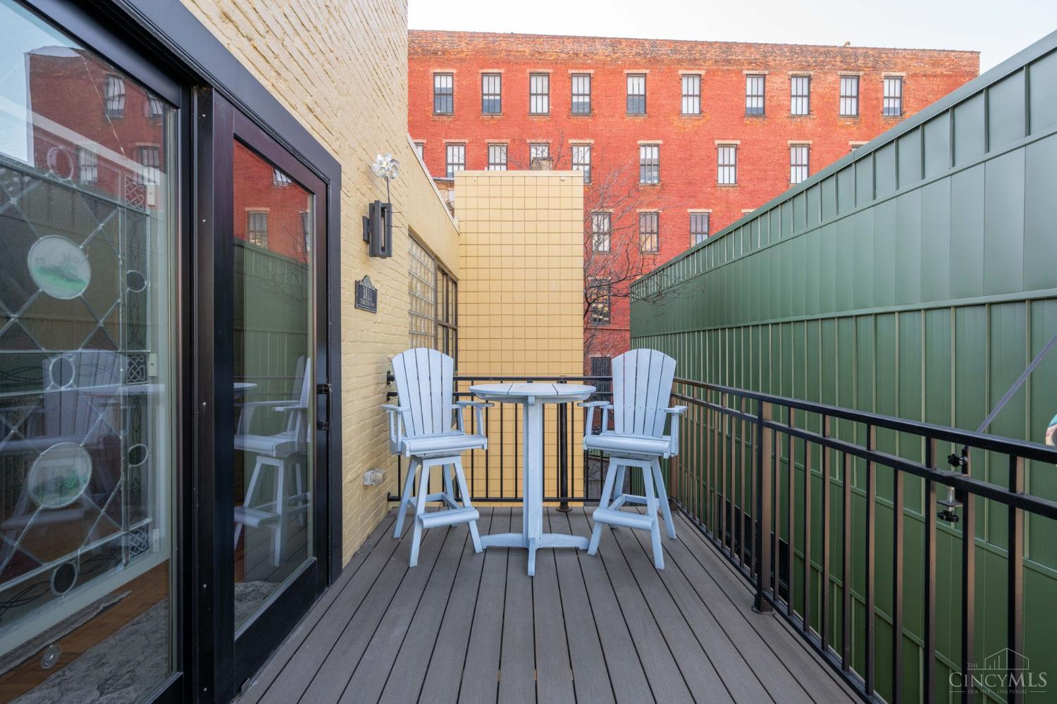 411 Plum Street 302