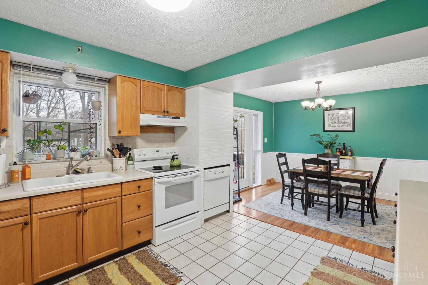 4195 Crystal View Court