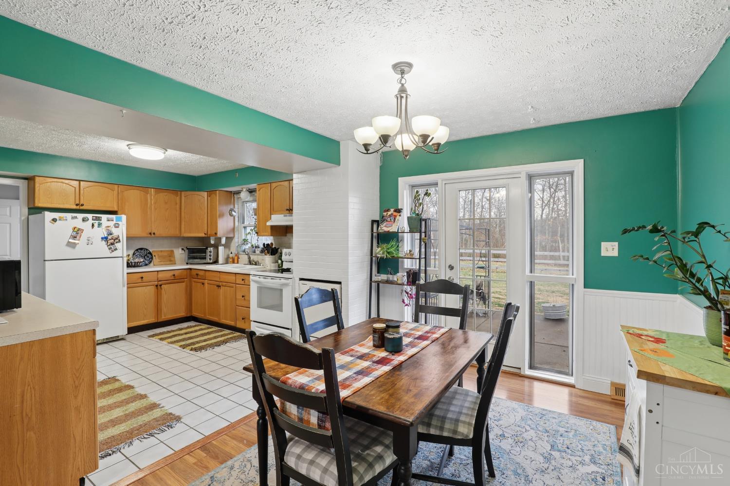 4195 Crystal View Court