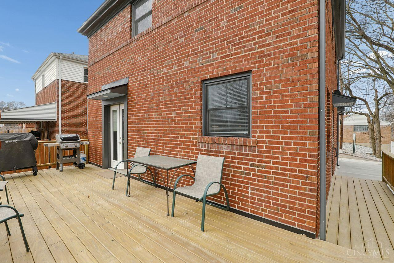5634 Fenwick Avenue
