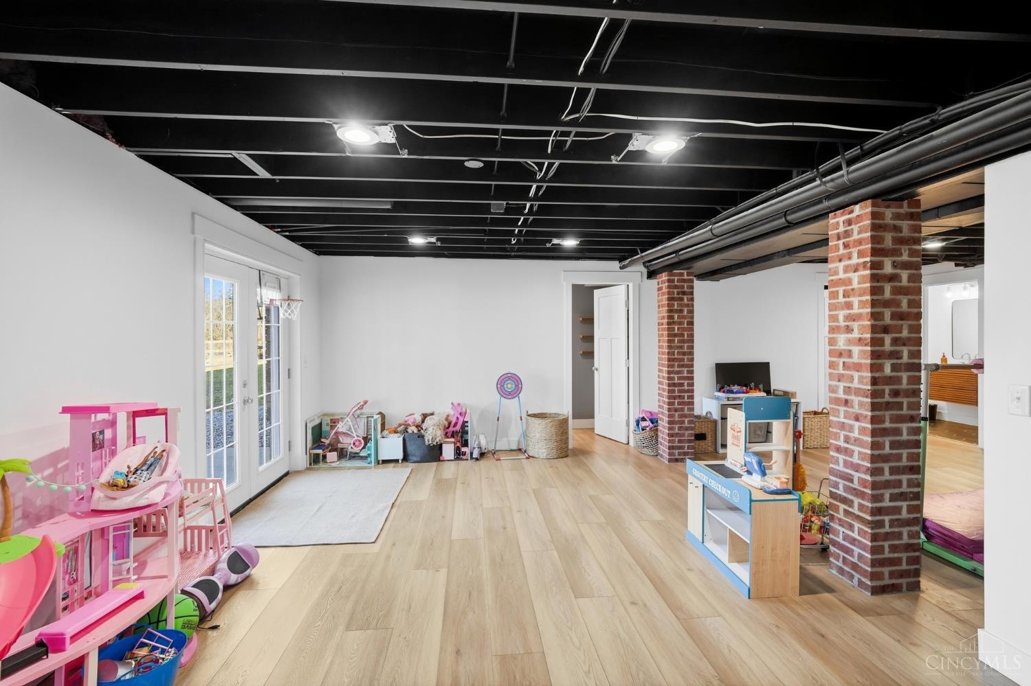 7395 Wethersfield Drive