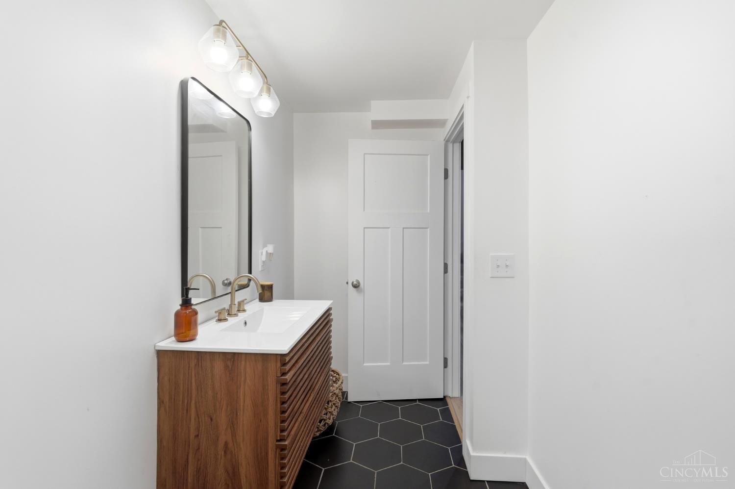 7395 Wethersfield Drive