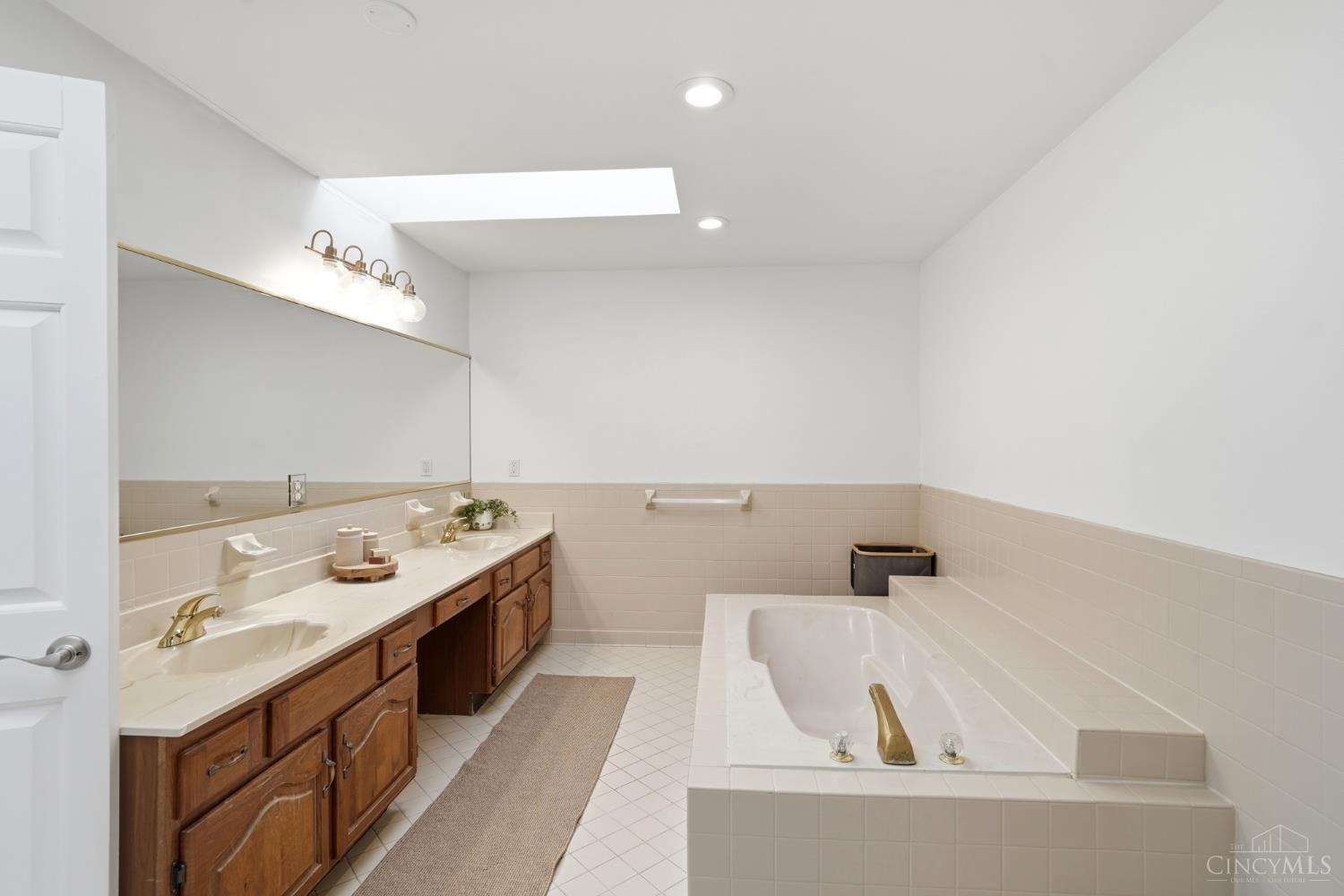 7395 Wethersfield Drive