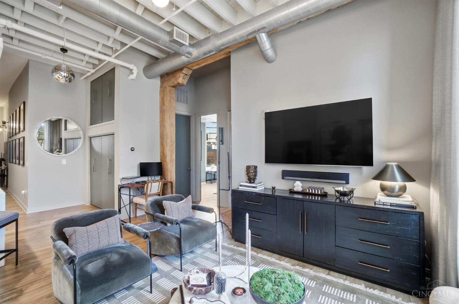 813 Broadway Street 404