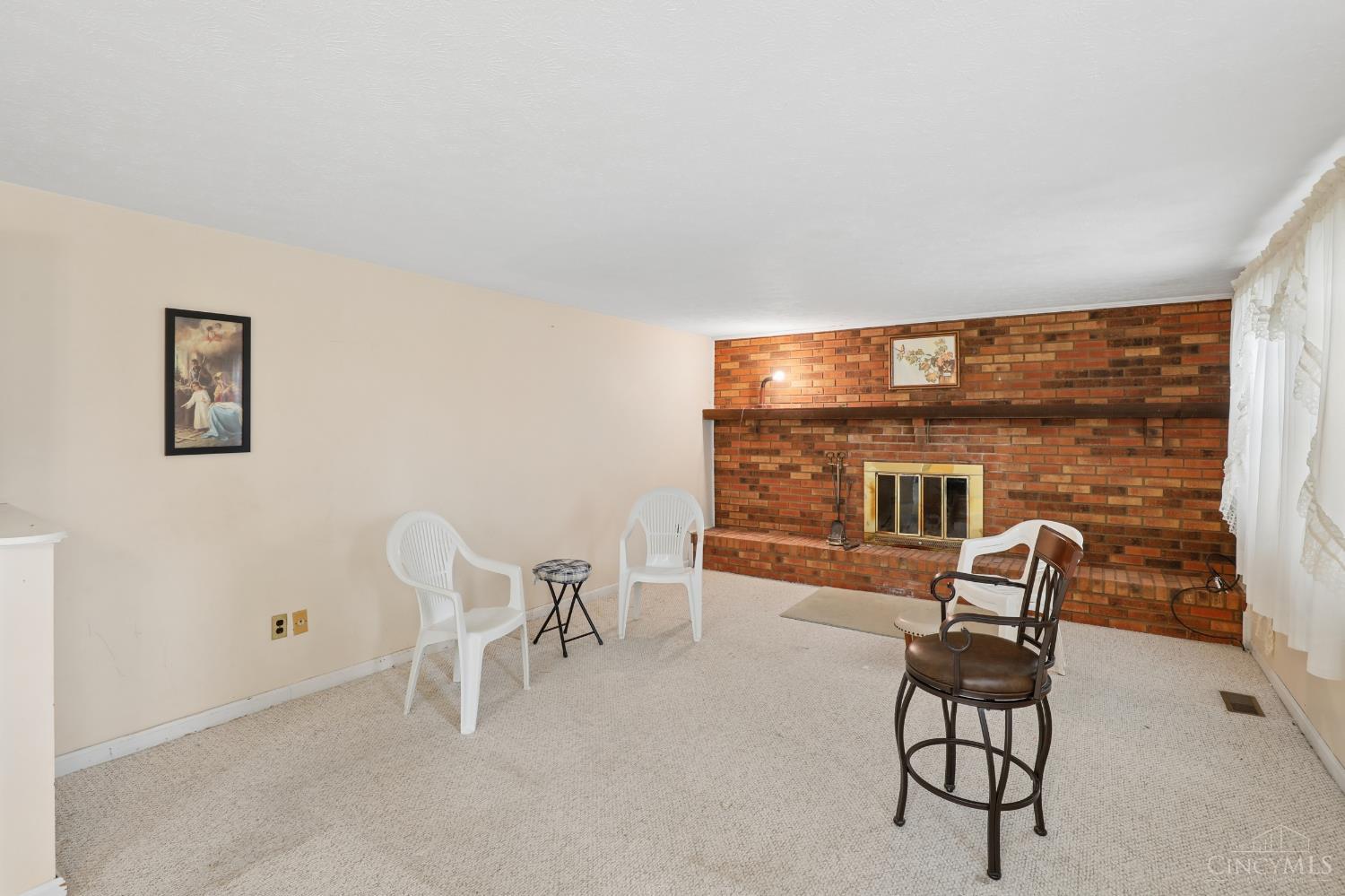 1410 Lela Lane